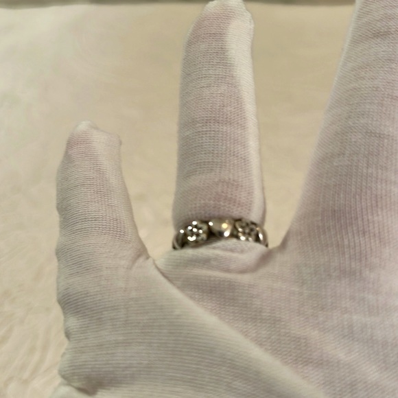 Retired James Avery Ring with Hearts and Flowers; Size 5; Sterling Silver - Picture 4 of 4